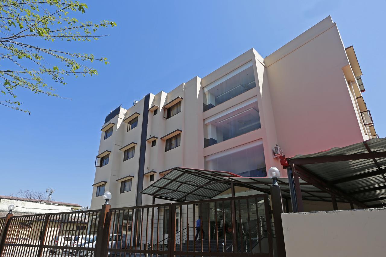 Hotel Vishnu Inn Дехрадун Экстерьер фото