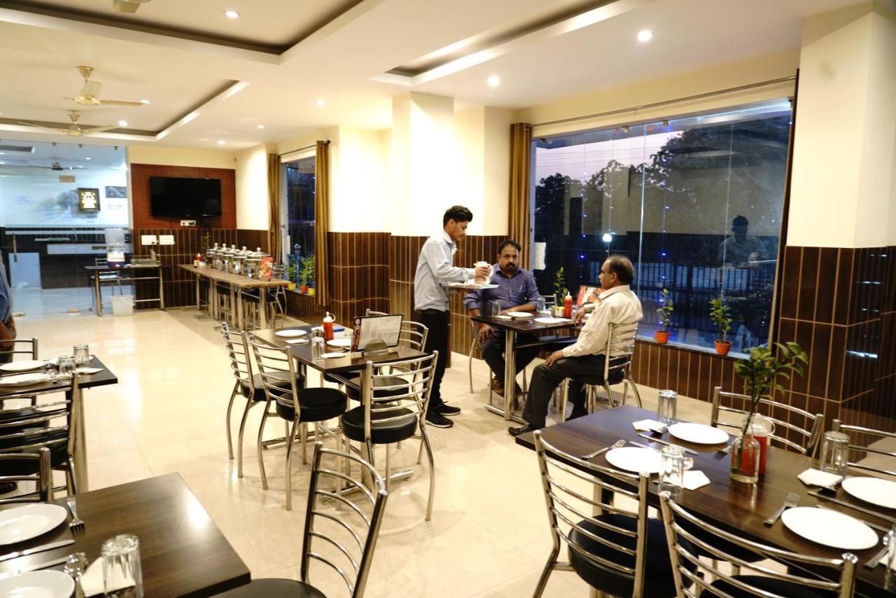 Hotel Vishnu Inn Дехрадун Экстерьер фото
